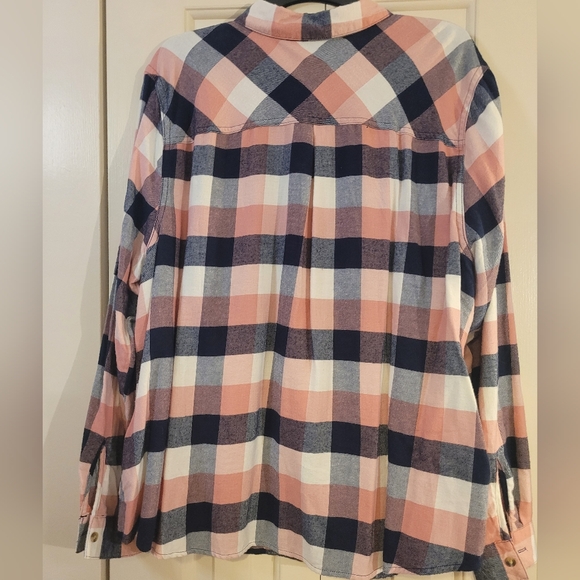 Maurices button down plaid flannel shirt 2X - Picture 3 of 3